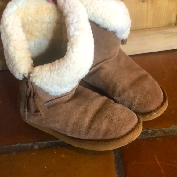 Uggs Style Sheepskin Boots - Picture 1 of 4